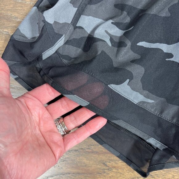 ATHLETA Mesh Racer Run Shorts Black Gray Camo Sz XS NWOT - Picture 2 of 4